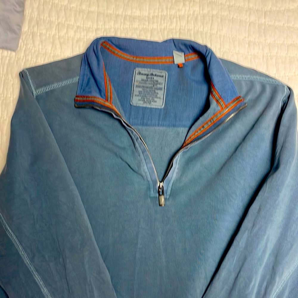 Tommy Bahama light weight quarter zip sweatshirt. Was never worn but washed.